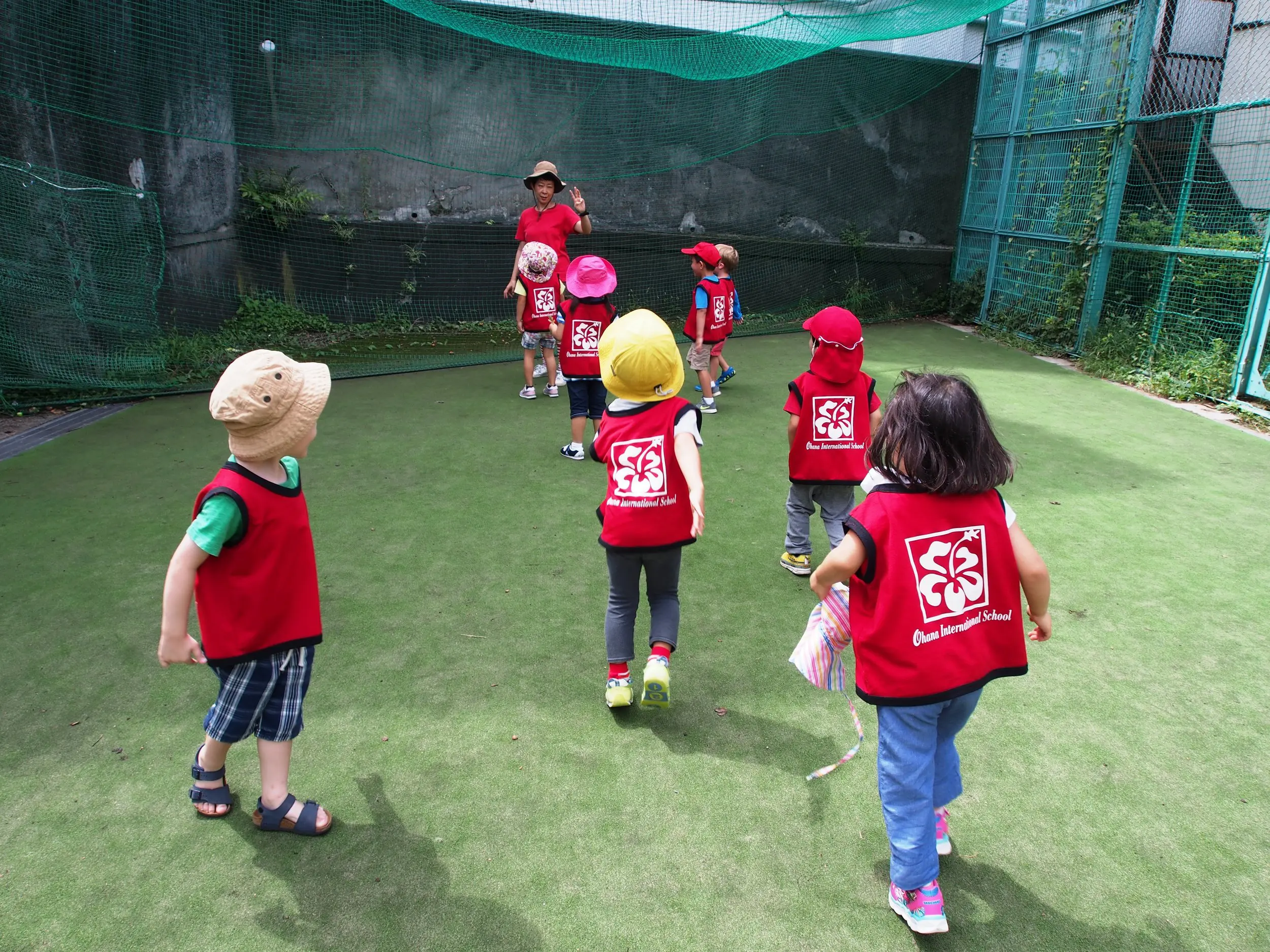 &nbsp; &nbsp; &nbsp; &nbsp; &nbsp; &nbsp; &nbsp; &nbsp; &nbsp; &nbsp; &nbsp; &nbsp; &nbsp; &nbsp; &nbsp; &nbsp; &nbsp; &nbsp; &nbsp; &nbsp; &nbsp;Playing tag in the Green Area.... Hisami is the "IT'!